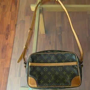 Louis Vuitton Trocadero 27